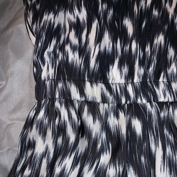 Like New! Express dress - Picture 4 of 6